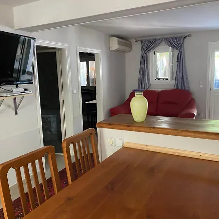 Byron House Apartament *
