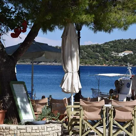 Byron House Апартаменты Kionion