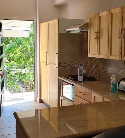 Апартаменты Byron House Kionion