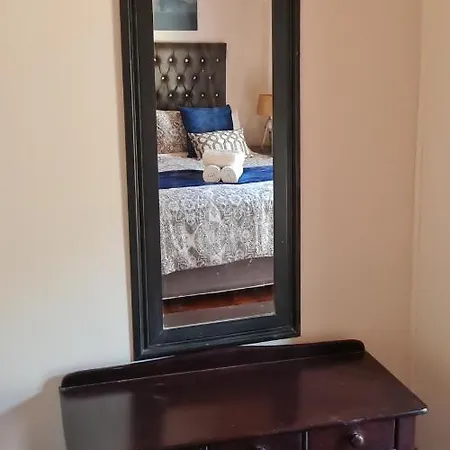 Byron House * Kionion