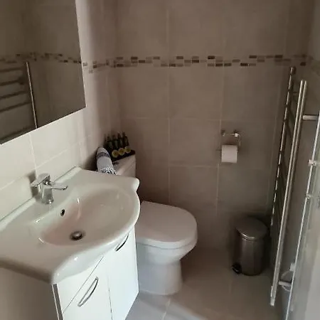 Byron House * Kionion