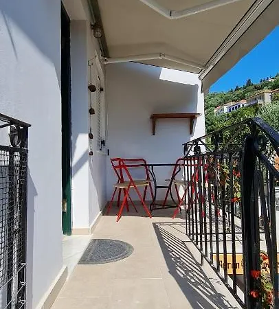 Апартаменты Byron House Kionion