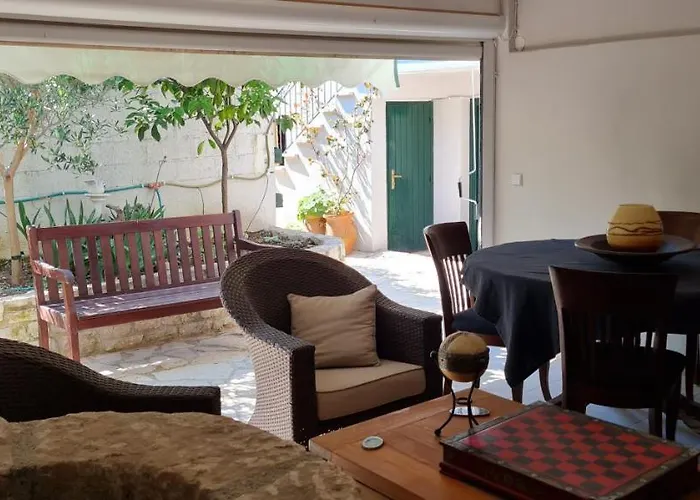 Byron House Lägenhet Kionion