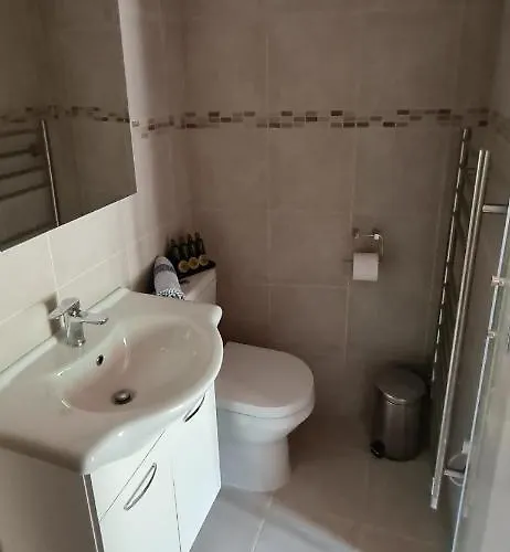 Byron House * Kionion